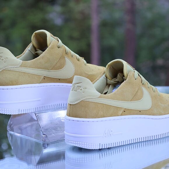 Nike Air Force 1 Sage Low Celery Women’s Size 8.5 - Picture 11 of 13